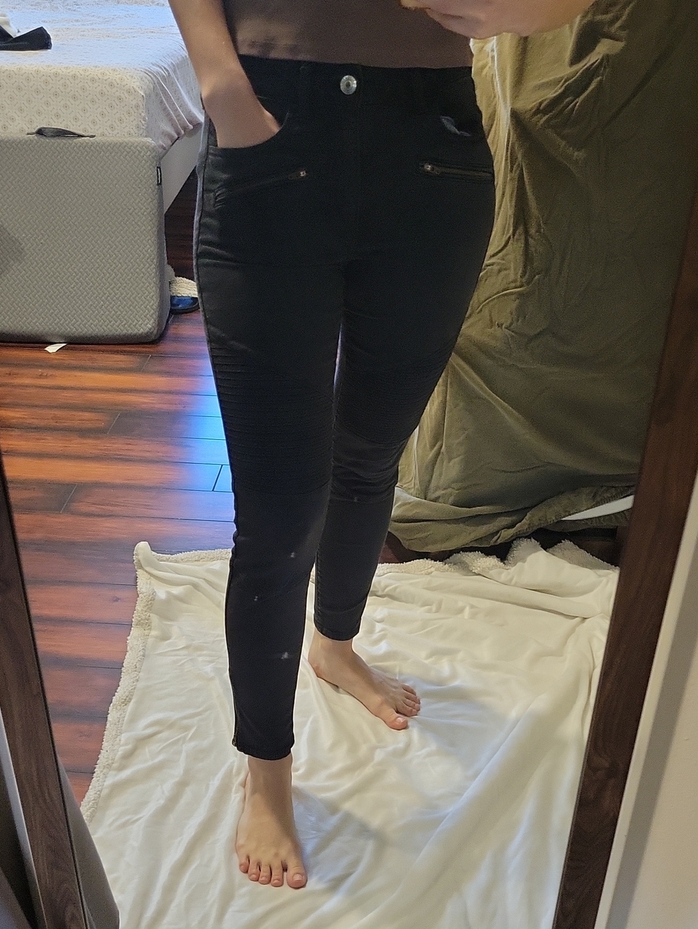 AEO Womens Hi-rise Jegging in "Edgy" style